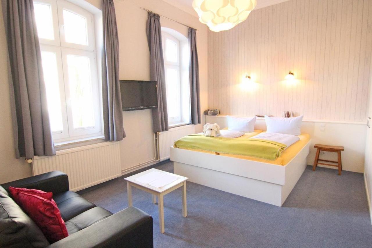 Kapitaenshaus-Lassen-Zimmer-Amistad Hotel Westerland Kültér fotó