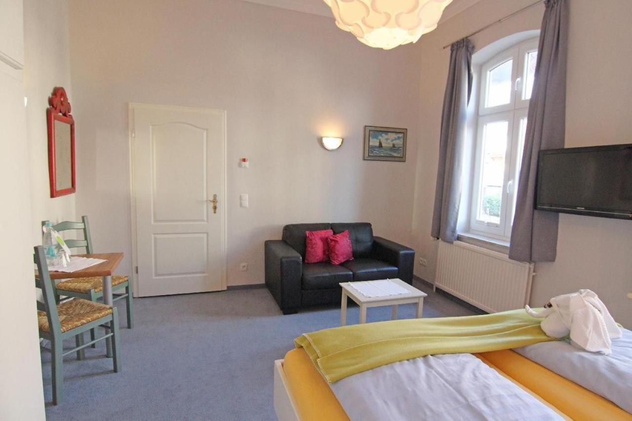 Kapitaenshaus-Lassen-Zimmer-Amistad Hotel Westerland Kültér fotó