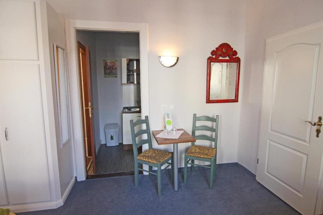 Kapitaenshaus-Lassen-Zimmer-Amistad Hotel Westerland Kültér fotó